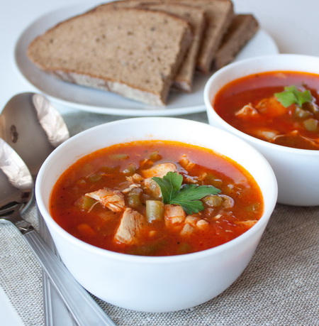 Томатный суп с курицей и зеленой фасолью Томатный суп с курицей и зеленой фасолью