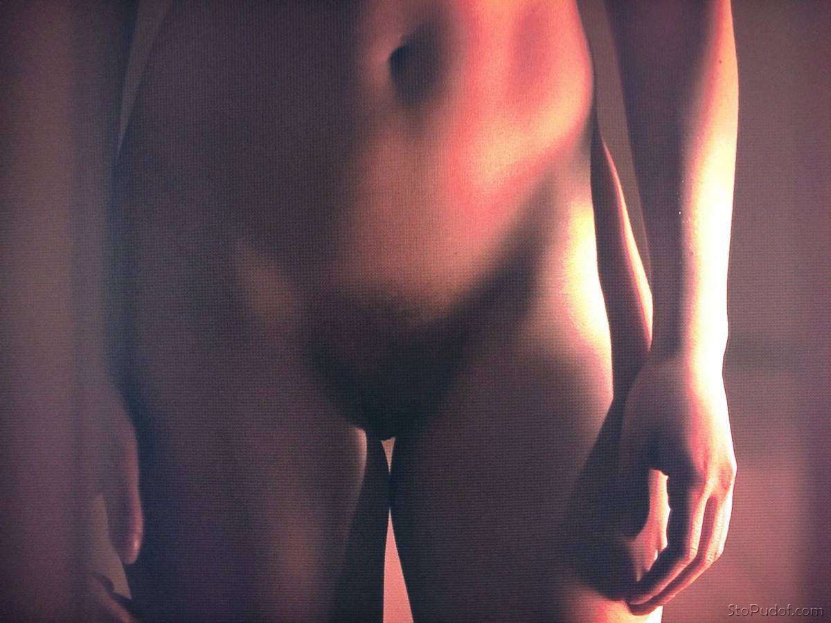 Йоханссон топлесс в фильме «Любовная лихорадка» (2004)