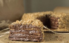 Кусок кофейного торта по Дюкану