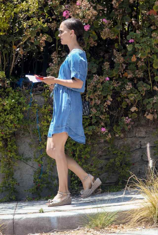 Natalie Portman Hot Feet