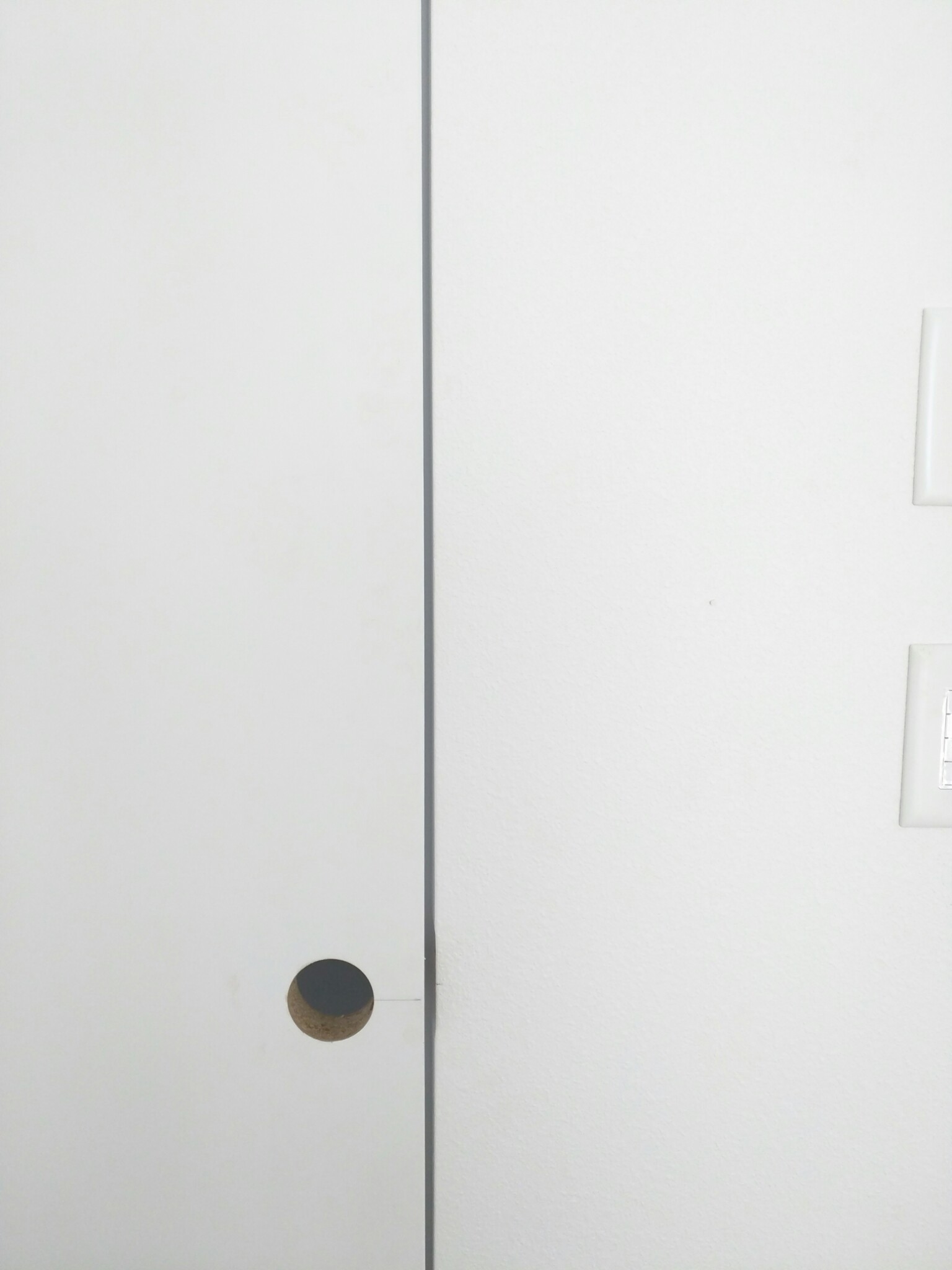 Finishing trimless doors with EZYJamb