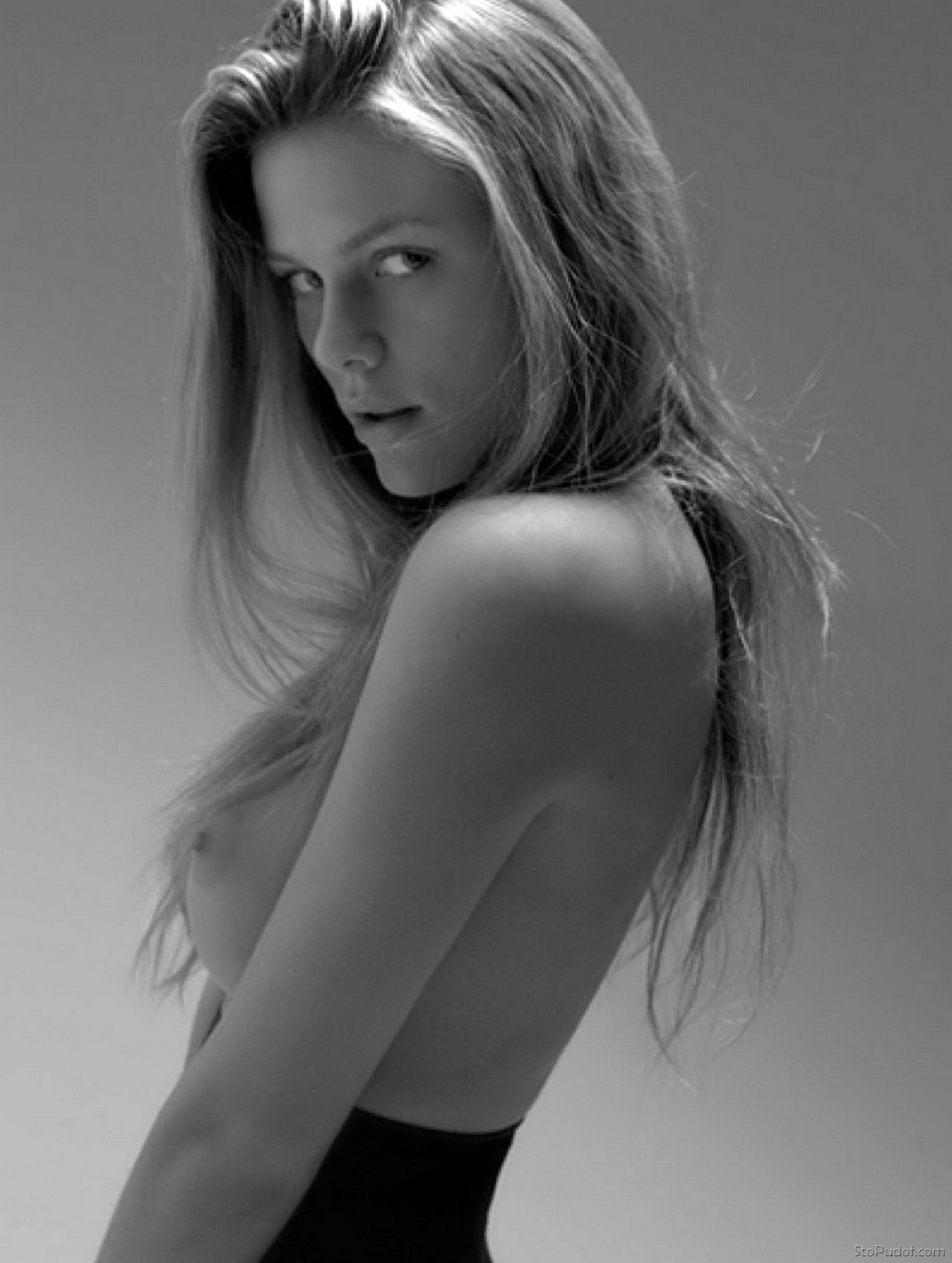 Golaya-Brooklyn-Decker-11