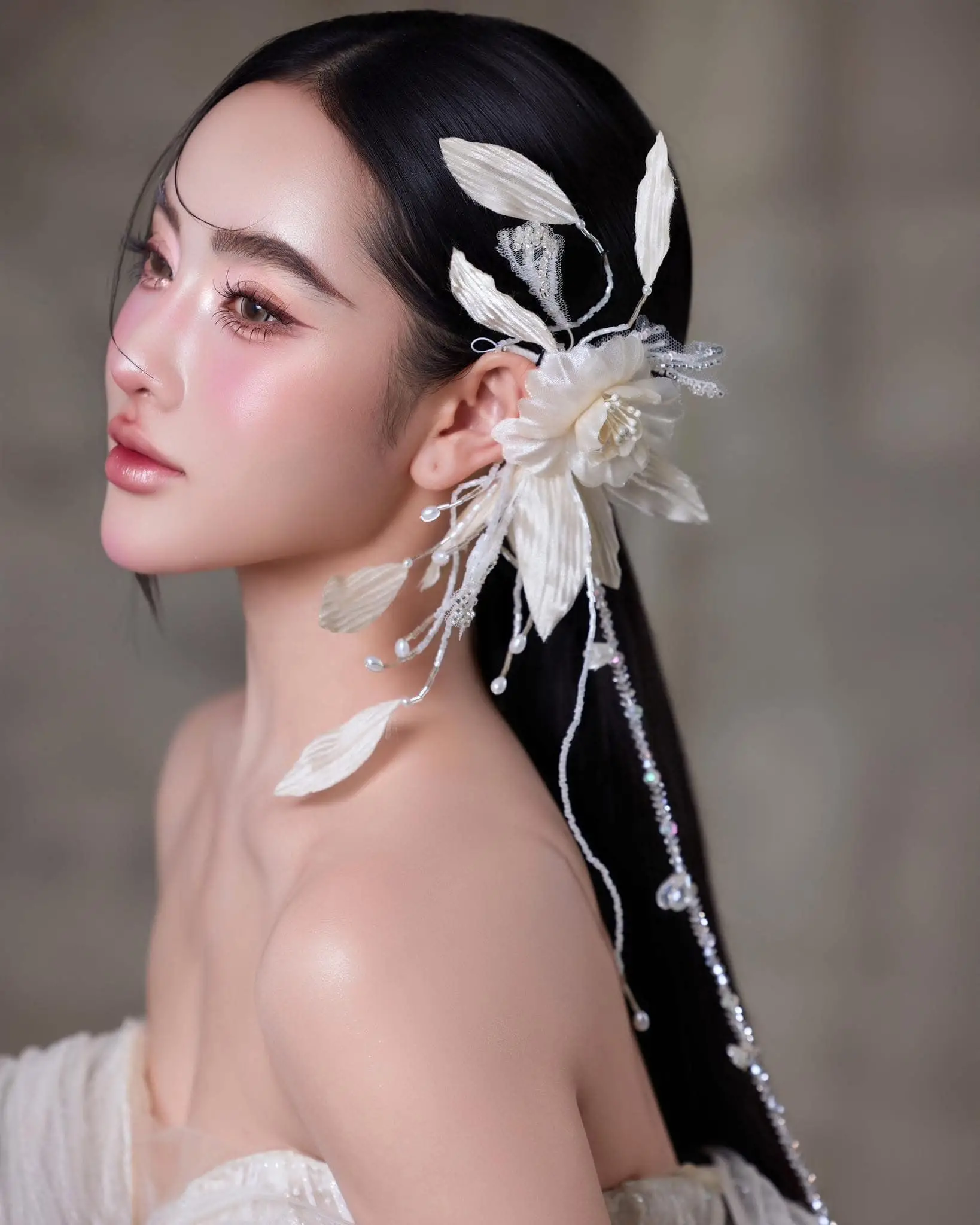 Bí Quyết Trang Điểm Dự Tiệc Lộng Lẫy - Tự Tin Tỏa Sáng Mọi Ánh Nhìn 6 bi quyet trang diem du tiec long lay tu tin toa sang moi anh nhin 67ecb3fb7d210 67ecb3fc2cd56