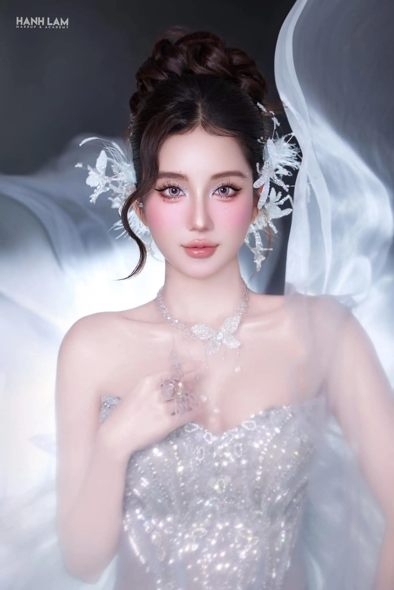 Mẫu Tóc Cô Dâu Đẹp - Bí Quyết Cho Nàng Thêm Rạng Rỡ Ngày Cưới 6 mau toc co dau dep bi quyet cho nang them rang ro ngay cuoi 67ecb48696605 67ecb48729e4c