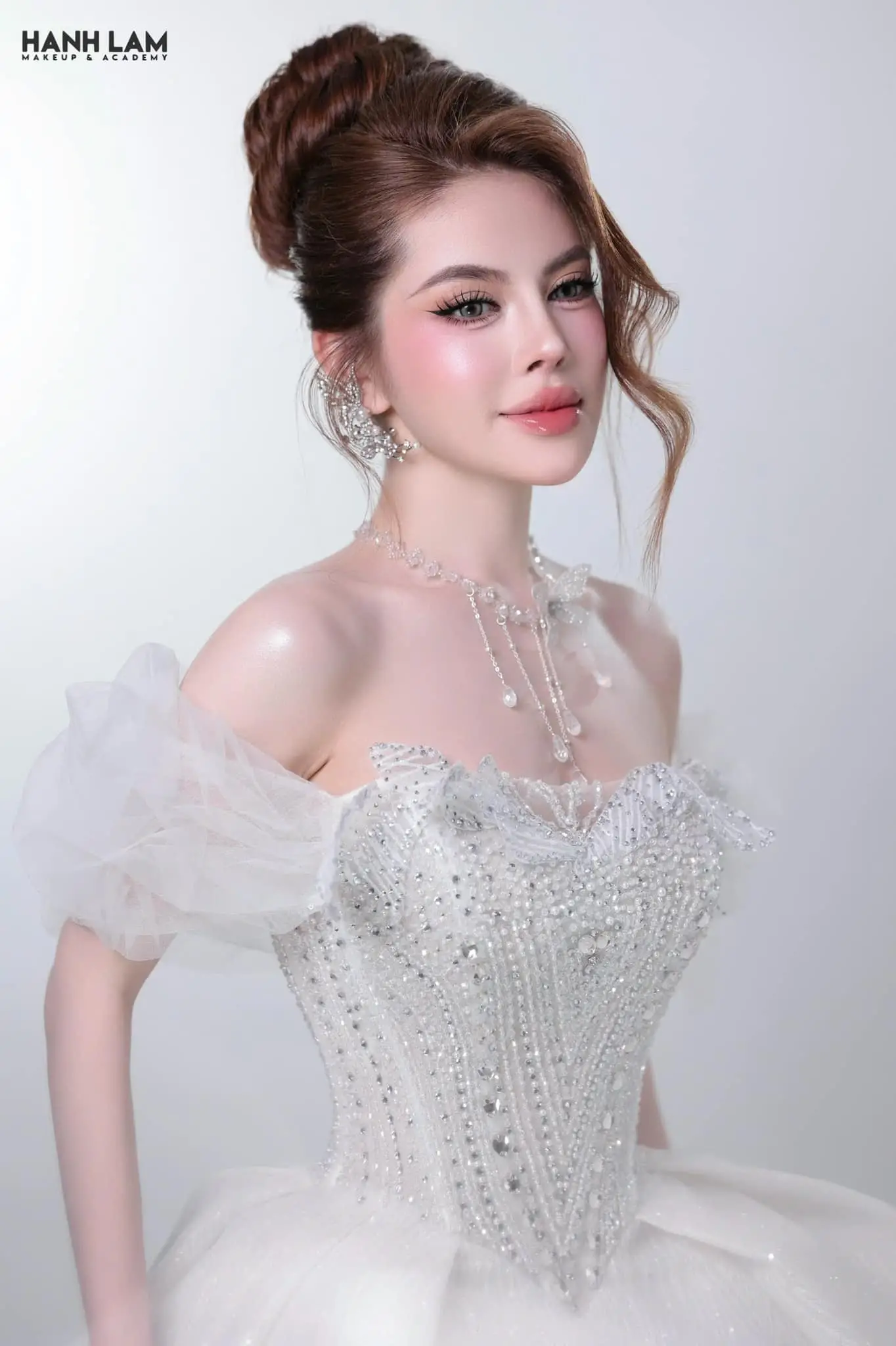 Bí Quyết Rạng Rỡ Ngày Cưới - Cách Trang Điểm Cô Dâu Đơn Giản, Tinh Tế 3 bi quyet rang ro ngay cuoi cach trang diem co dau don gian tinh te 67ecb5e84111c 67ecb5e8beed1