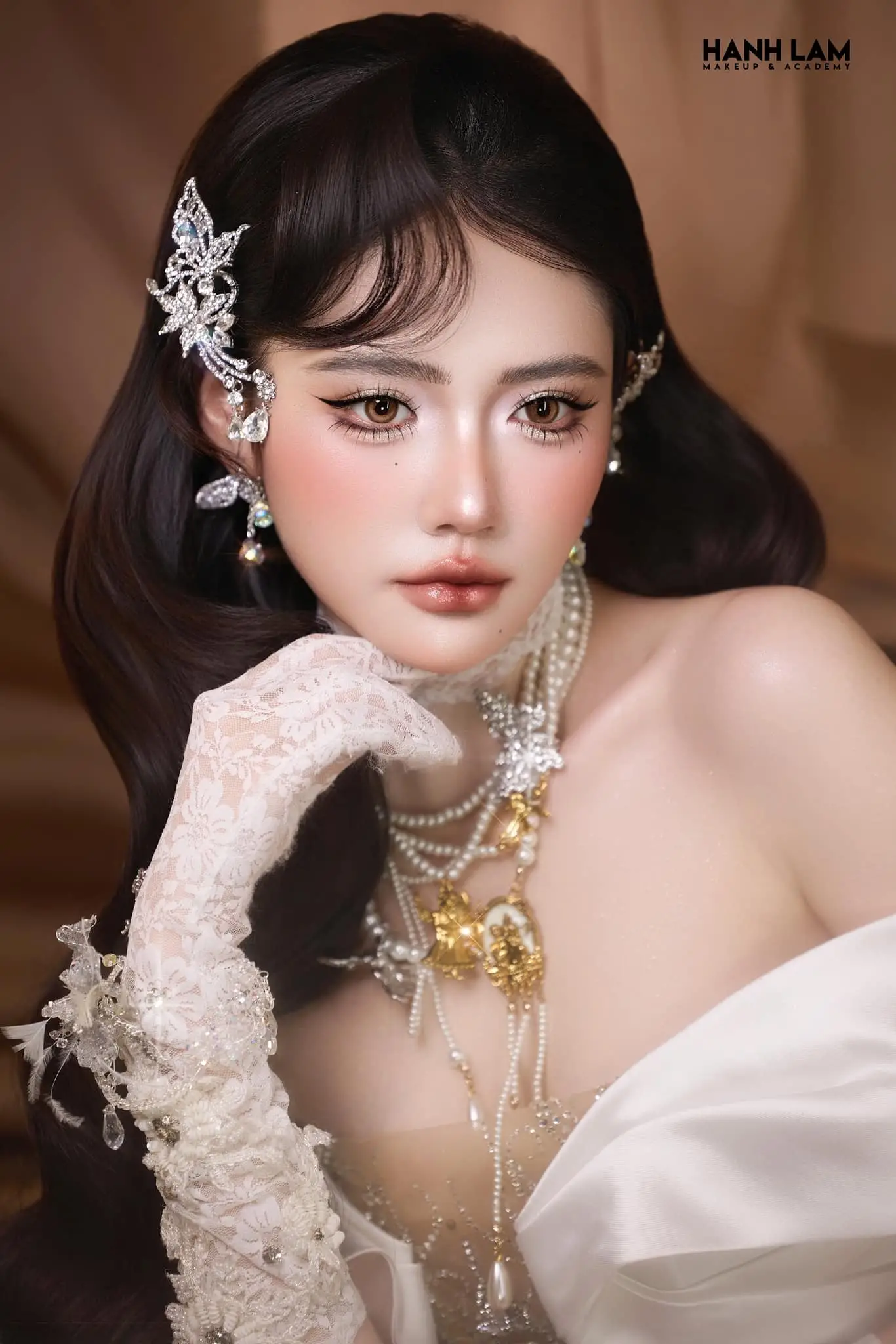 Bí Quyết Lột Xác Gương Mặt - Cách Đánh Highlight và Tạo Khối Cho Người Mới Bắt Đầu 4 bi quyet lot xac guong mat cach danh highlight va tao khoi cho nguoi moi bat dau 67ecf1e9e6eef 67ecf1ea86221