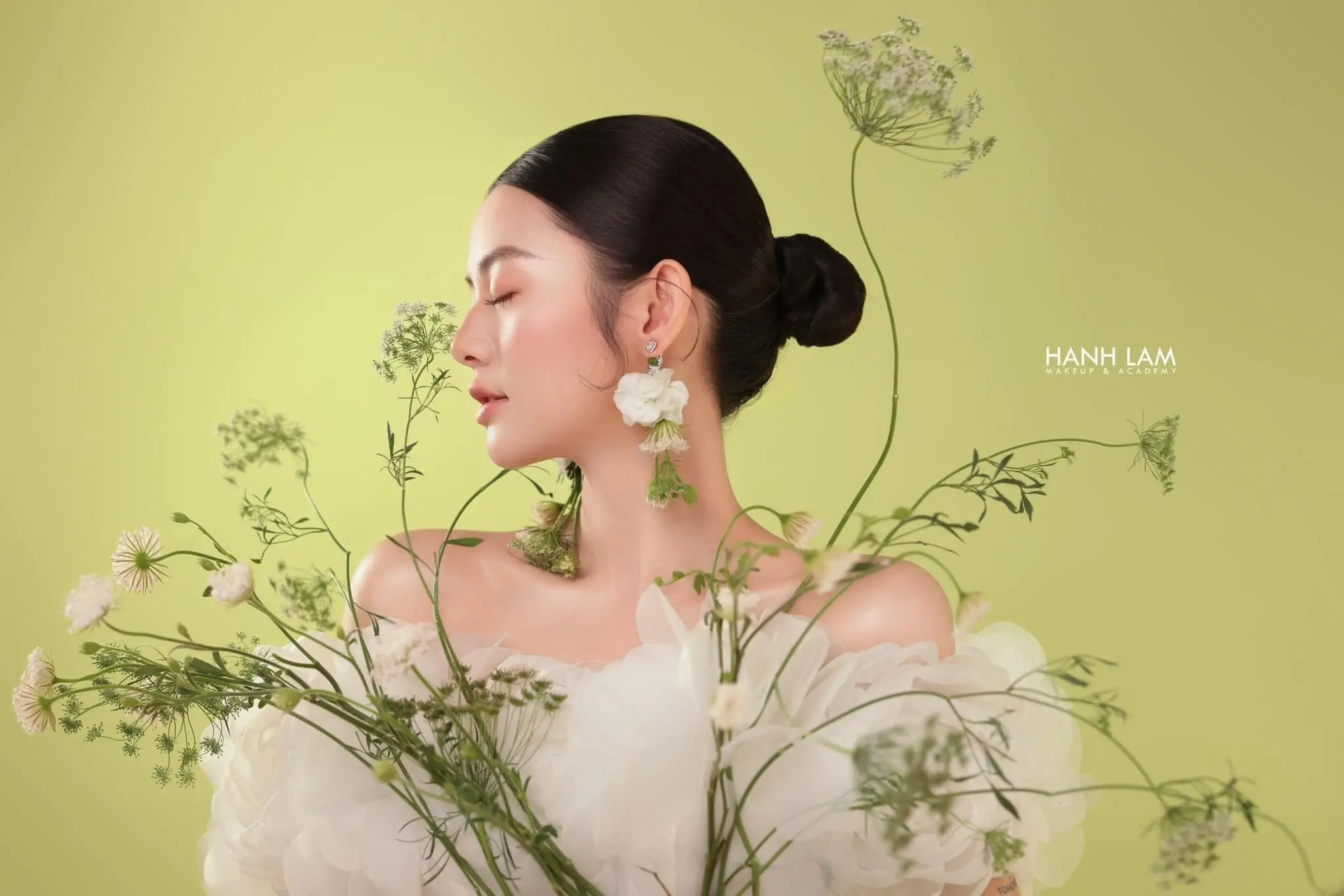Top 10 Xu hướng trang điểm mới nhất năm 2025: Cập nhật toàn diện và hướng dẫn chi tiết chọn đồ trang điểm 5 xu huong trang diem moi nhat nam nam cap nhat toan dien va huong dan chon phu hop 682c875521181 682c8755be15d