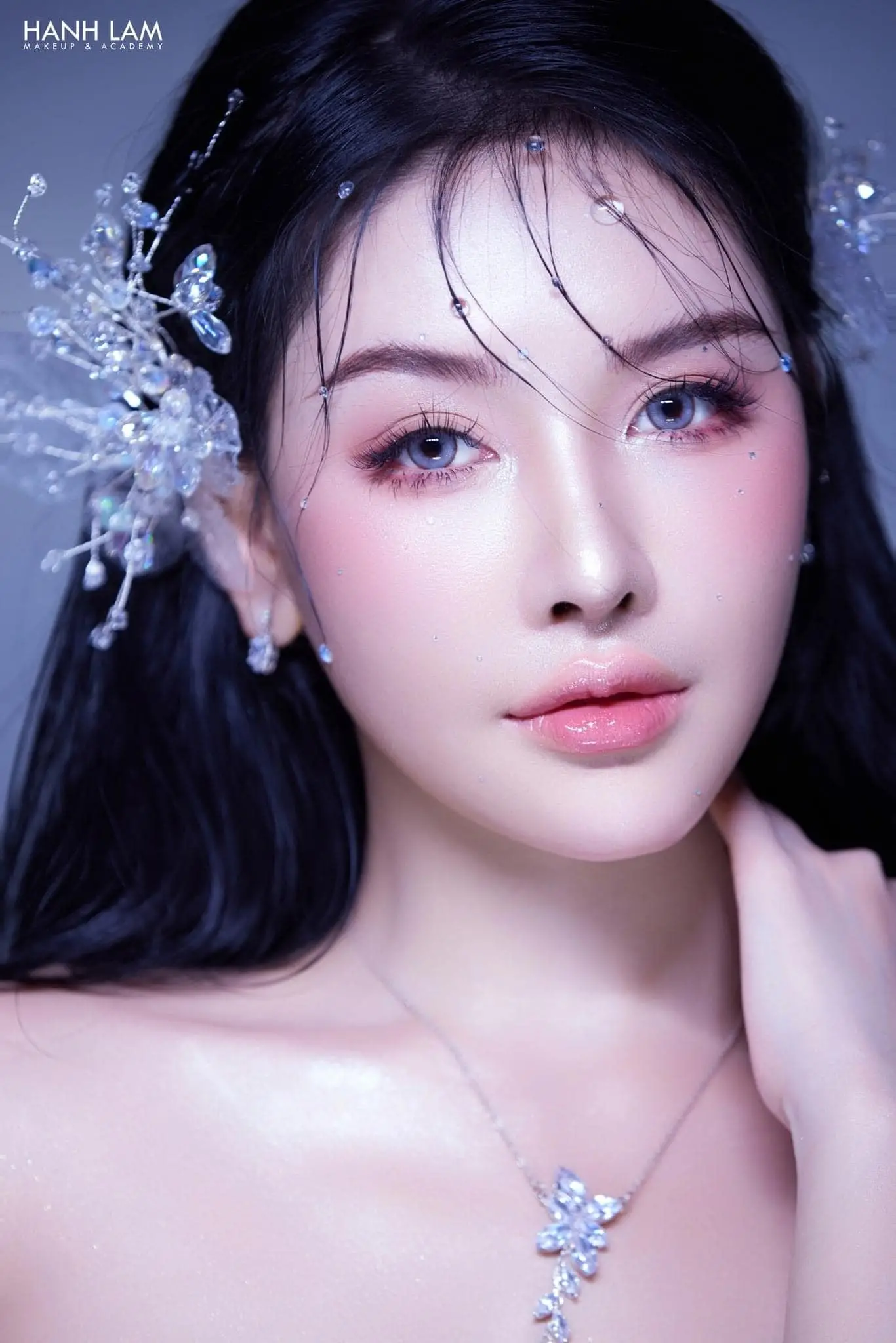 Dịch vụ makeup kỷ yếu Hà Nội: Nơi hội tụ xu hướng đẹp lung linh 5 dich vu makeup ky yeu ha noi noi hoi tu xu huong dep lung linh 6857ea597c682 6857ea5a23a76