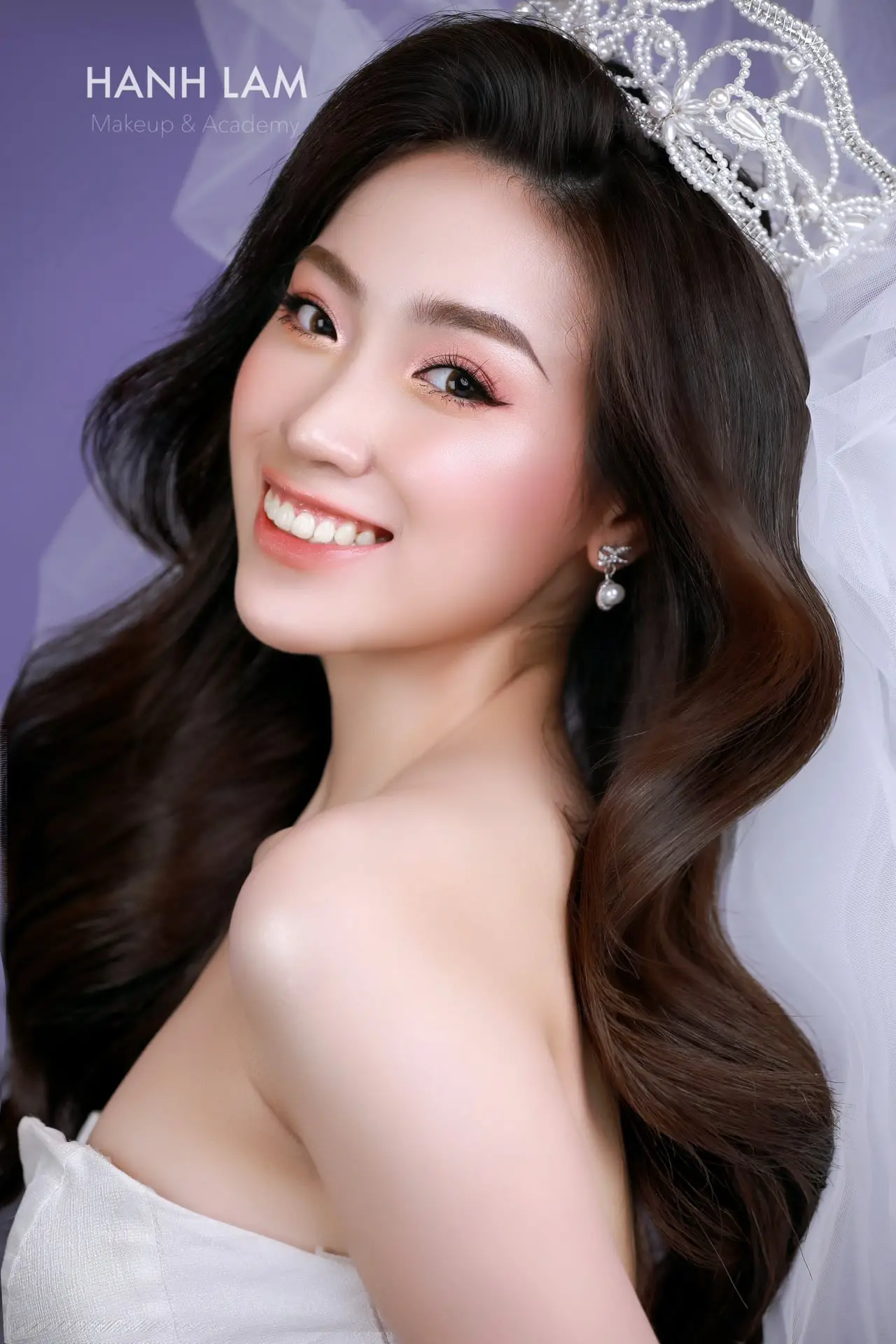 Dịch vụ makeup kỷ yếu Hà Nội: Nơi hội tụ xu hướng đẹp lung linh 7 dich vu makeup ky yeu ha noi noi hoi tu xu huong dep lung linh 6857ea8840409 6857ea88ccc95