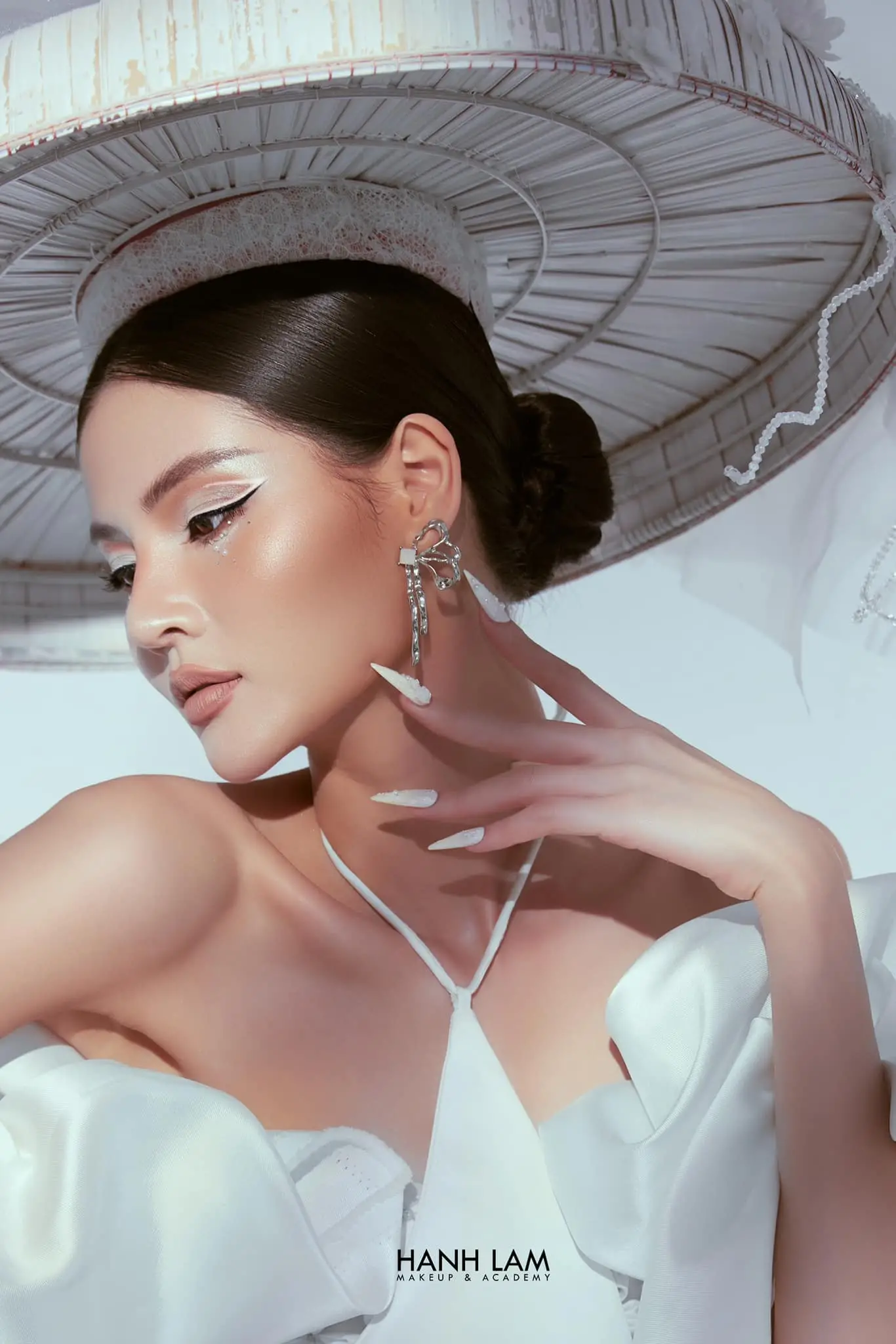 Dịch vụ makeup chụp ảnh beauty chuyên nghiệp – Nâng tầm vẻ đẹp của bạn 3 dich vu makeup chup anh beauty chuyen nghiep nang tam ve dep cua ban 68581b5f9552c 68581b603c67a