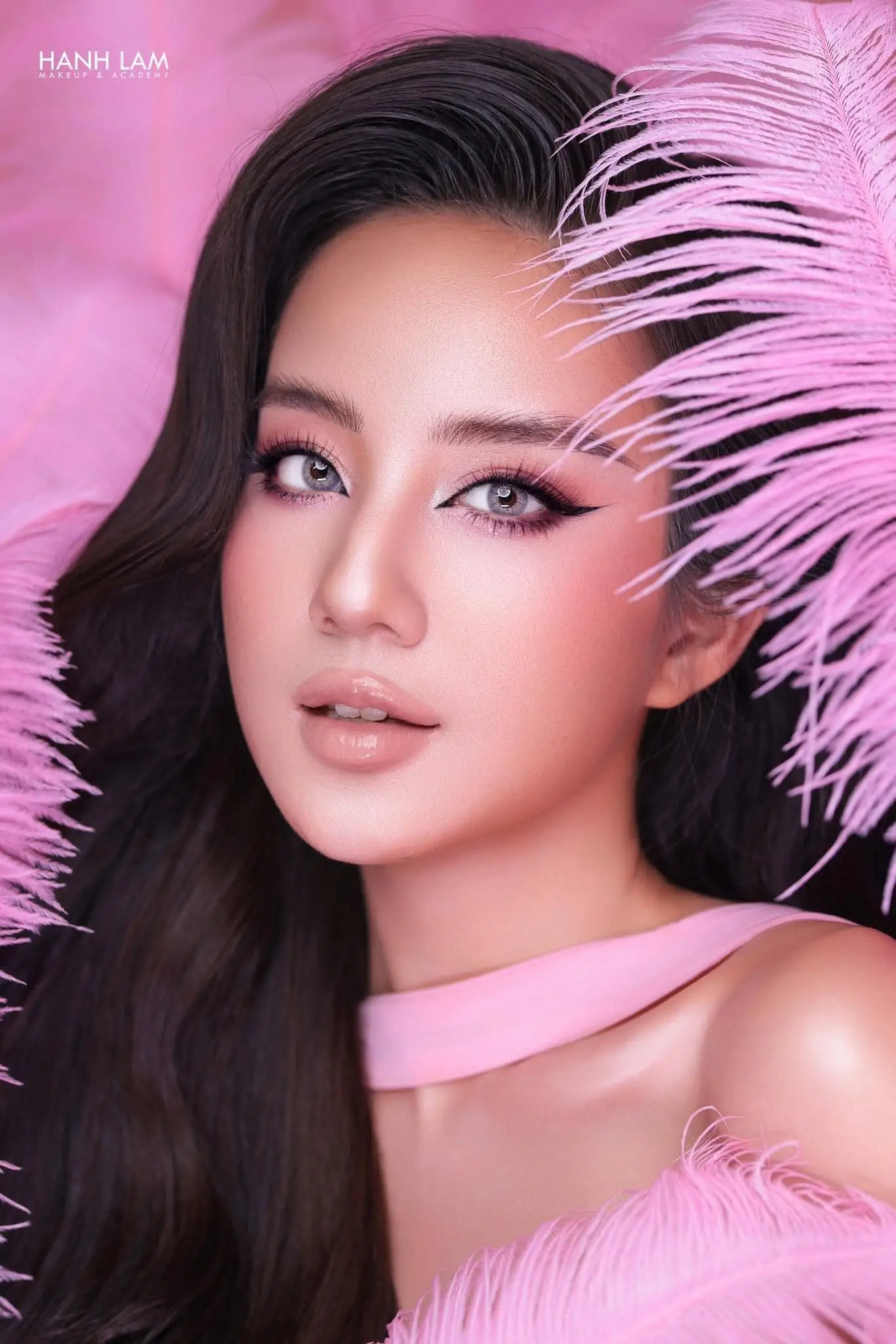 Xu hướng makeup kỷ yếu tone hồng: Gợi ý và lưu ý quan trọng 7 xu huong makeup ky yeu tone hong goi y va luu y quan trong 6868dca2091c5 6868dca2a6be3