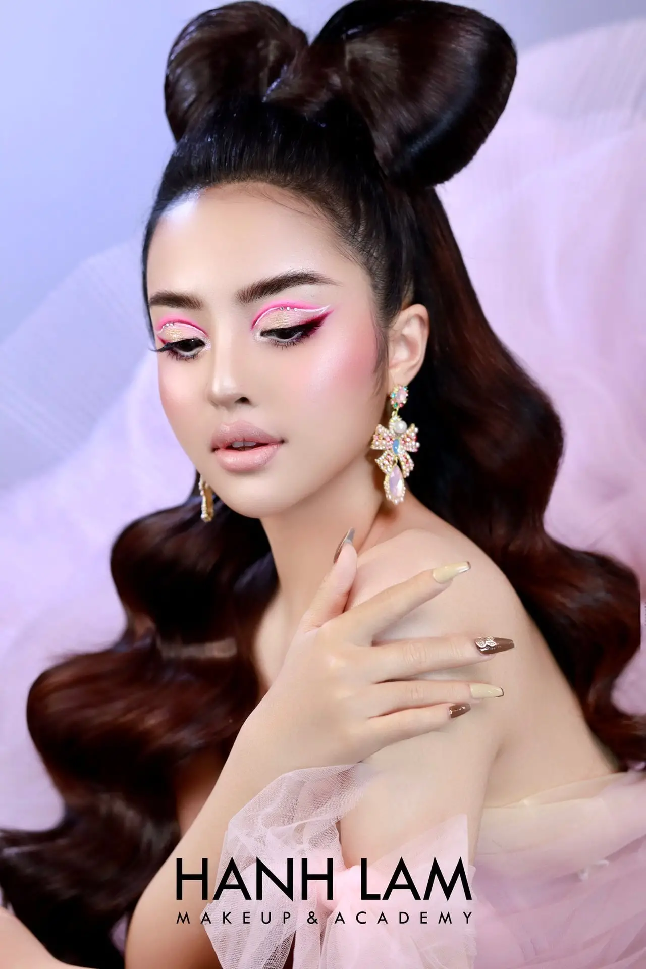 Xu hướng makeup kỷ yếu tone hồng: Gợi ý và lưu ý quan trọng 4 xu huong makeup ky yeu tone hong goi y va luu y quan trong 6868dcbed6746 6868dcbf64b0c
