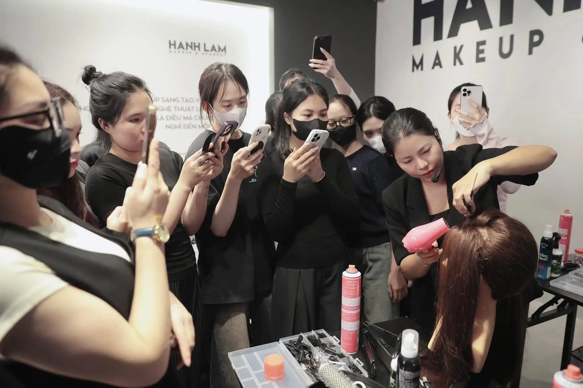 Đánh Giá Chất Lượng Dịch Vụ Tại Hạnh Lâm Makeup 3 danh gia chat luong dich vu tai hanh lam makeup 6908aa7f3862d 6908aa7ff055b