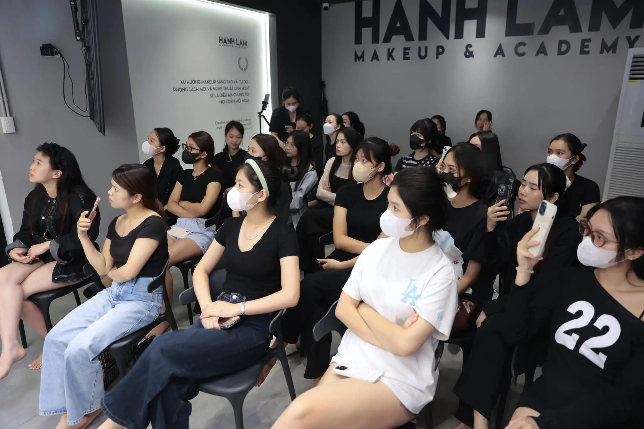 Đánh Giá Chất Lượng Dịch Vụ Tại Hạnh Lâm Makeup 6 danh gia chat luong dich vu tai hanh lam makeup 6908aaa832edb 6908aaa8d961a