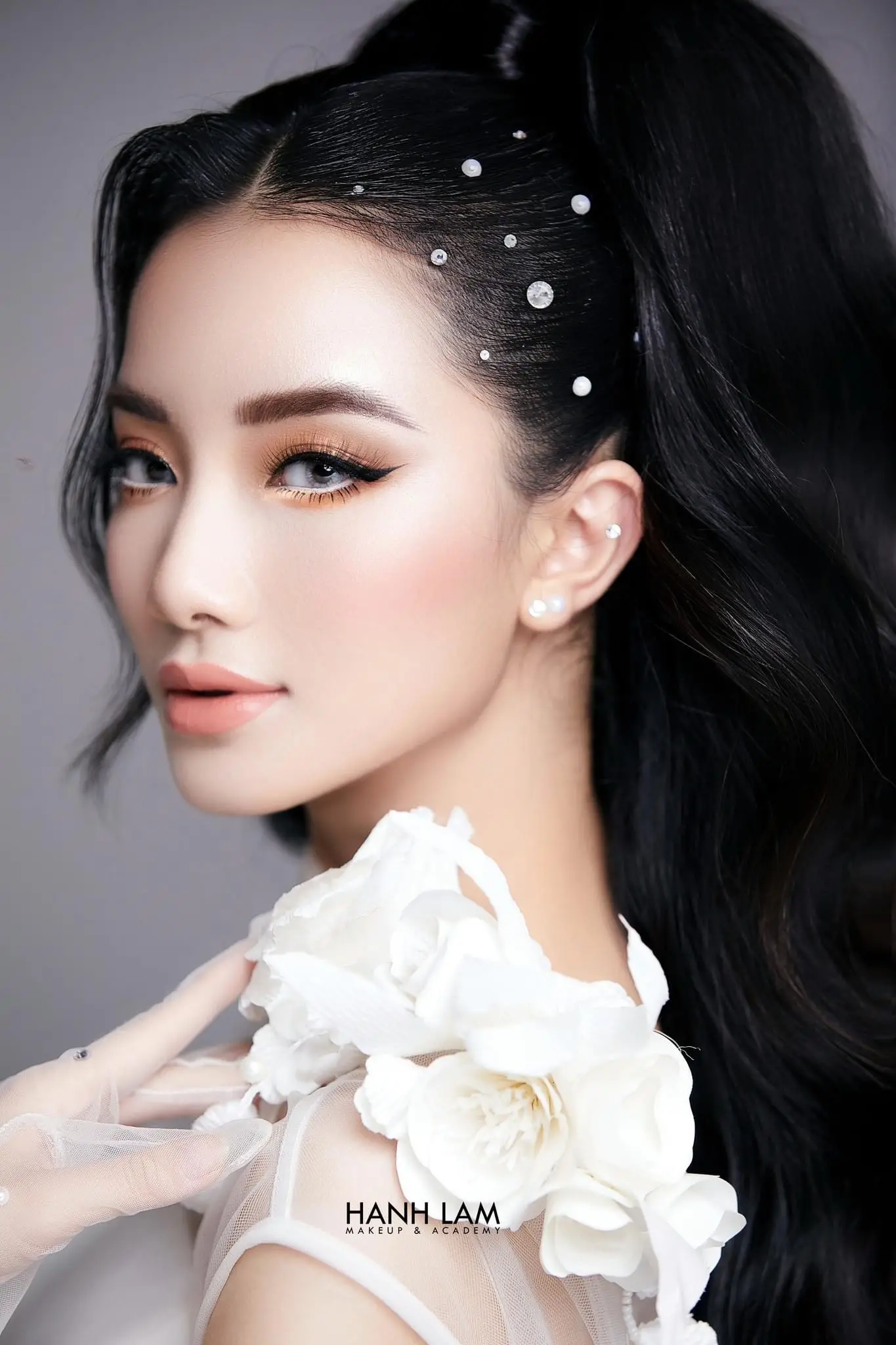 Rực rỡ với phong cách makeup cô dâu tự nhiên 6 ruc ro voi phong cach makeup co dau tu nhien 69172c623fda5 69172c62eb1d4