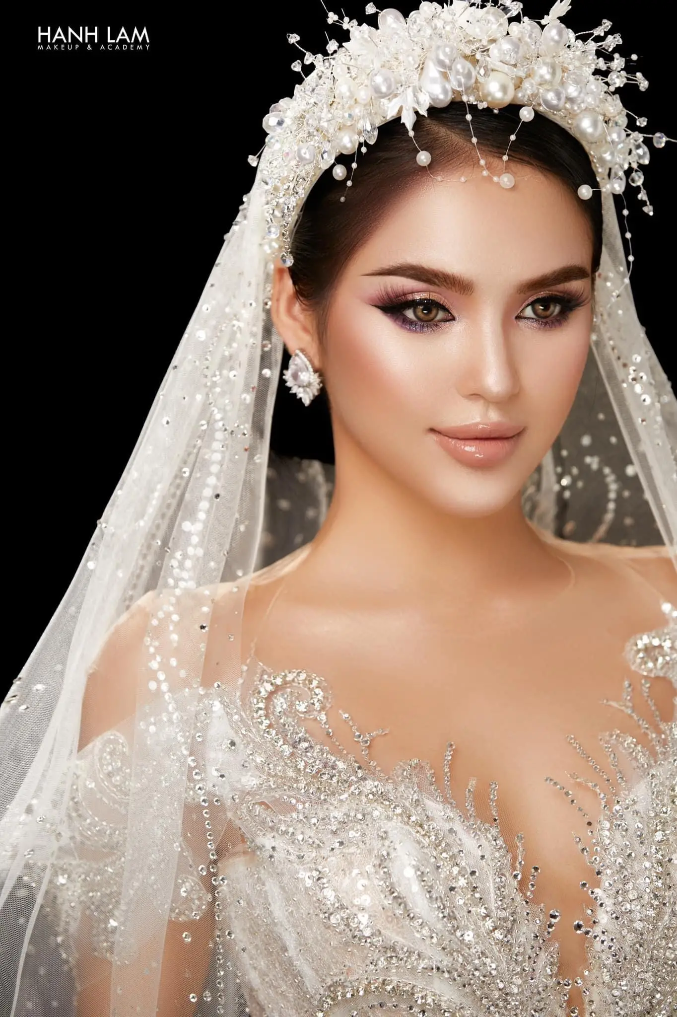 Trang điểm phù hợp với phong cách lộng lẫy cho cô dâu 2 trang diem phu hop voi phong cach long lay cho co dau 69172fc018115 69172fc0bfe6e