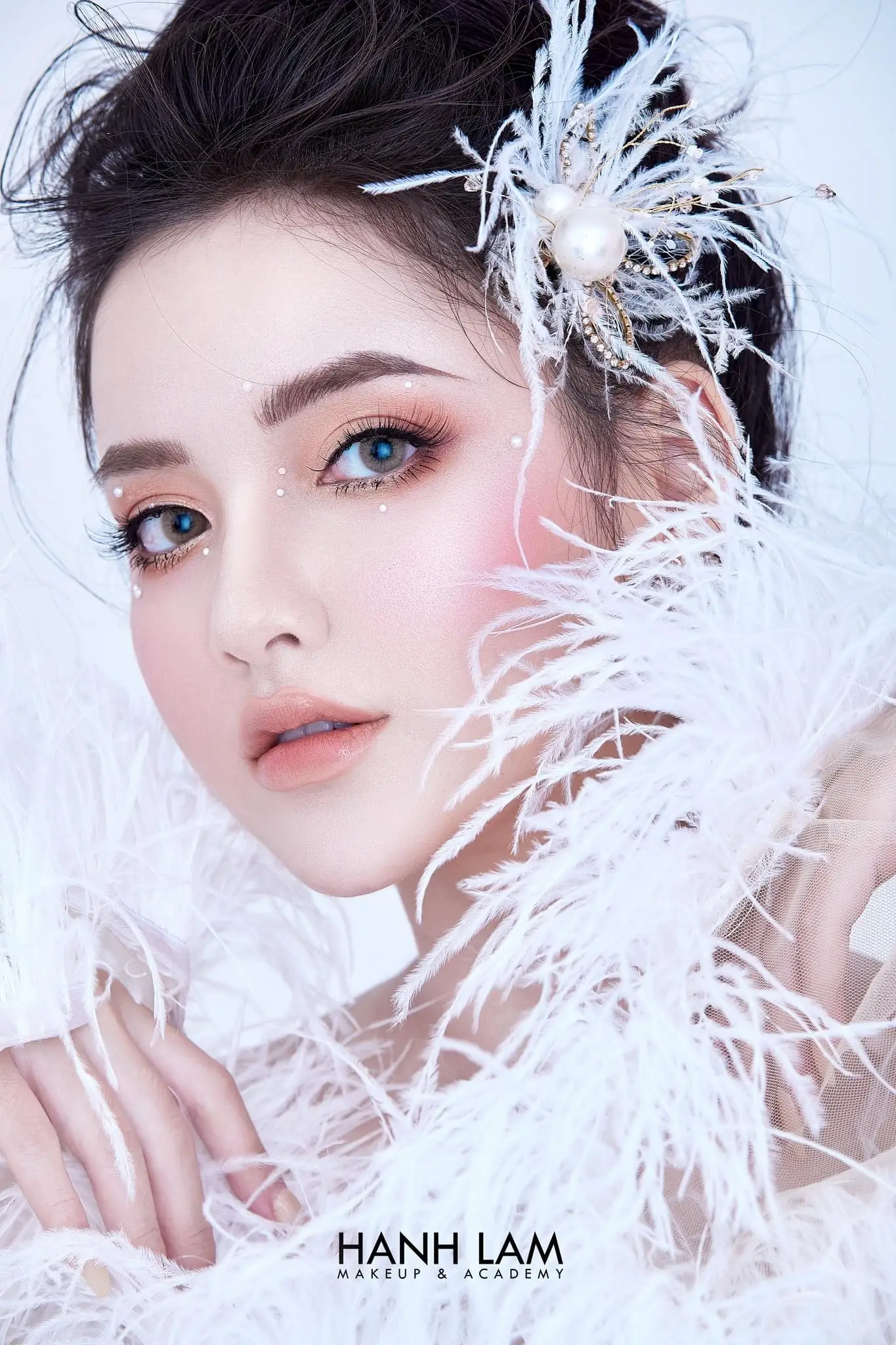Tìm kiếm các chuyên gia makeup cô dâu Hà Nội đáng tin cậy 6 tim kiem cac chuyen gia makeup co dau ha noi dang tin cay 69173743e1229 69173744ab073