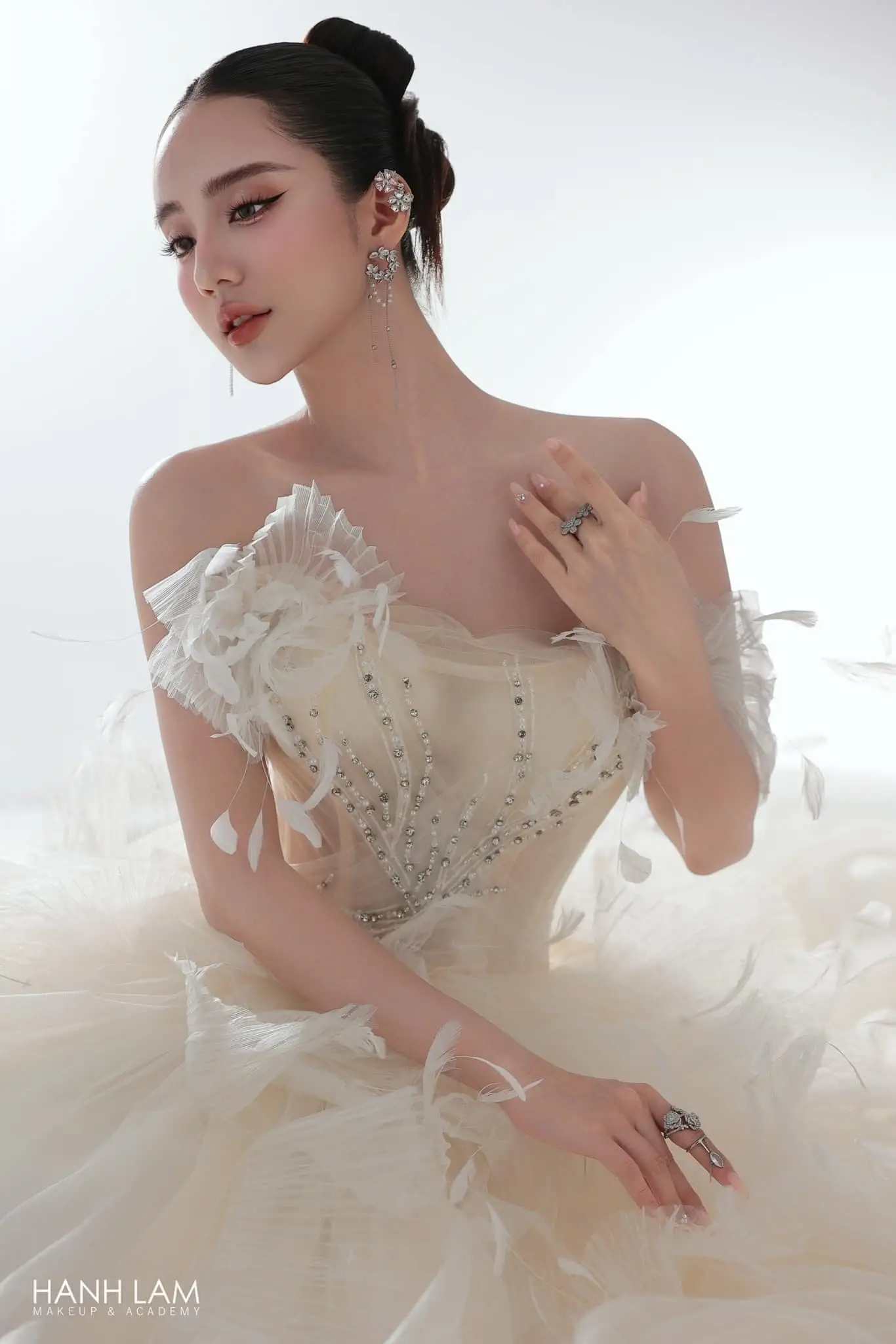 Đặt lịch hẹn dịch vụ makeup cô dâu dễ dàng 5 dat lich hen dich vu makeup co dau de dang 695f165851aa6 695f1658df456