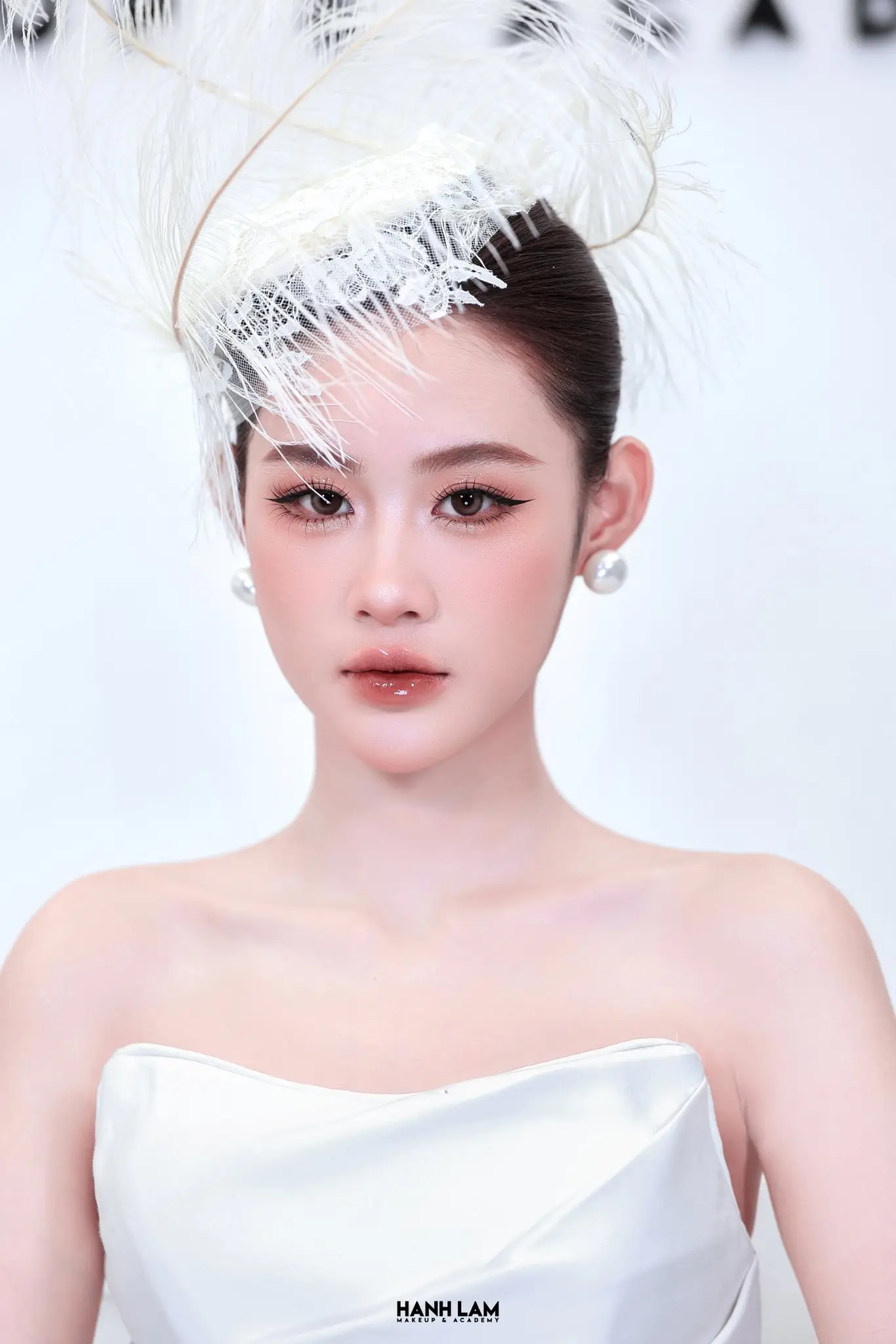 Học makeup chuyên sâu với kỹ thuật trang điểm mắt hoàn hảo 2 hoc makeup chuyen sau voi ky thuat trang diem mat hoan hao 69df54709e6f9 69df547145a3b