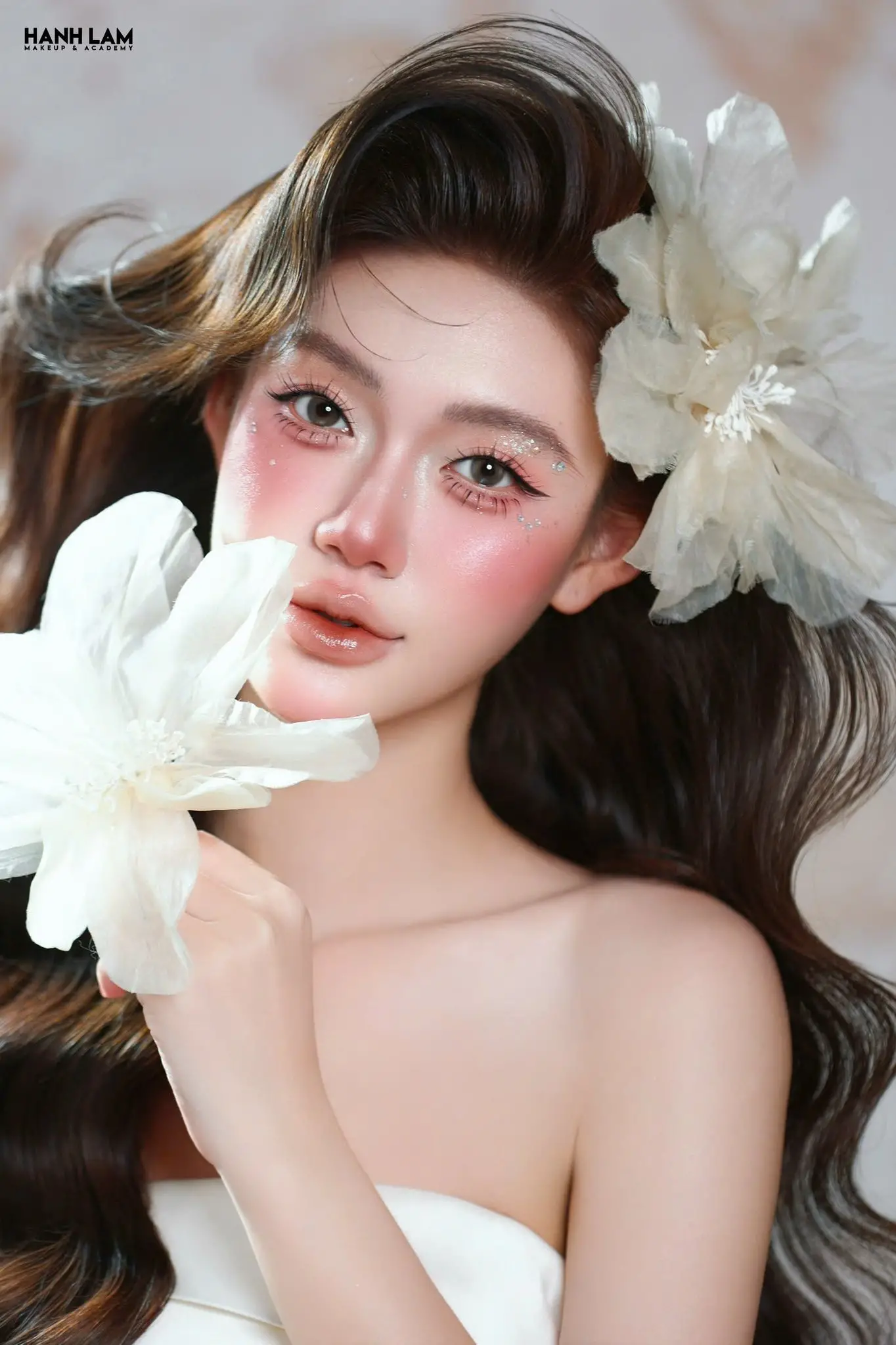 Giá book makeup cô dâu - Khám Phá Nhu Cầu Và Xu Hướng Ngành Dịch Vụ Làm Đẹp 4 gia book makeup co dau kham pha nhu cau va xu huong nganh dich vu lam dep 69ee3235c0fda 69ee323665298