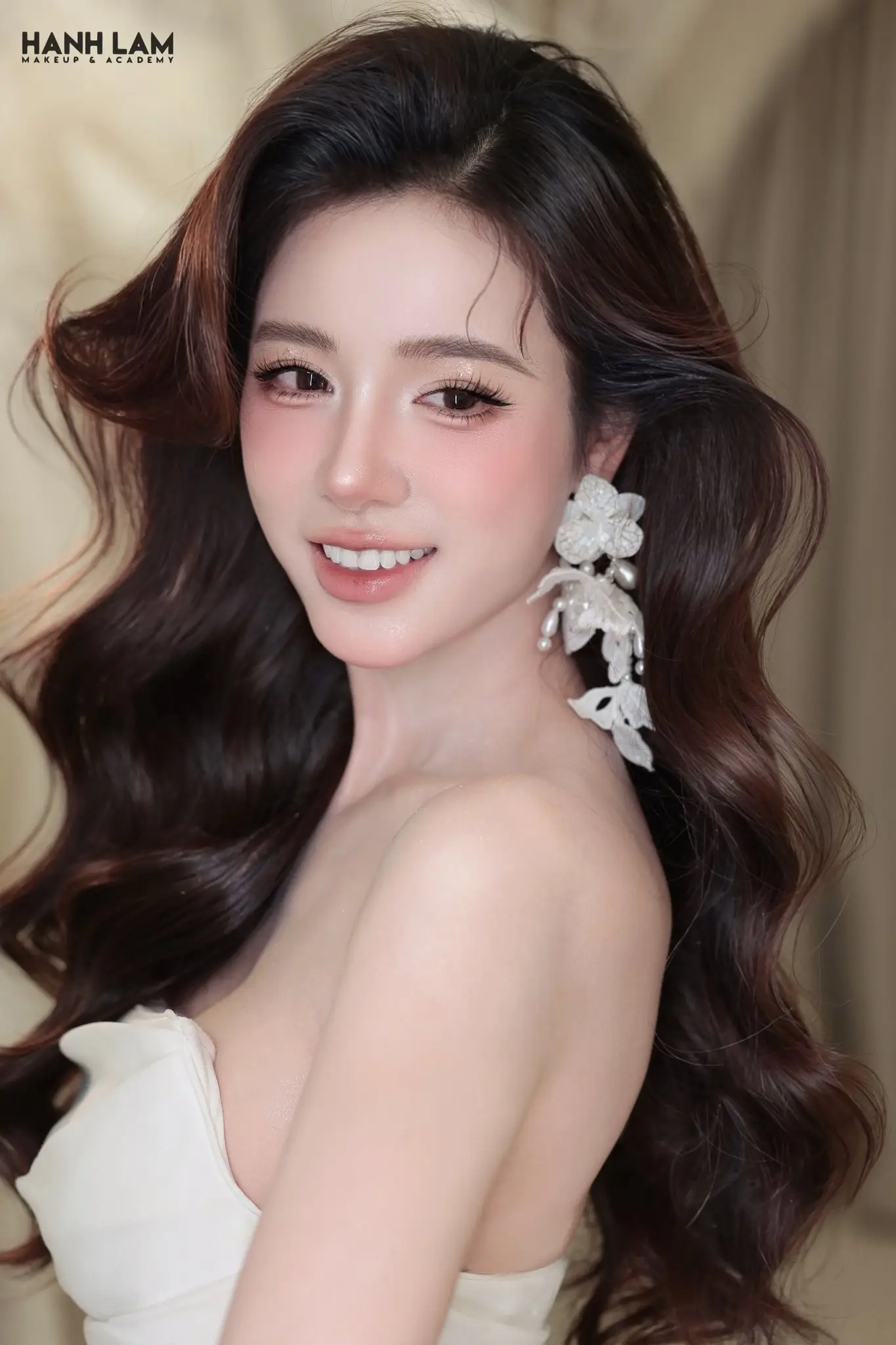 Học makeup chuyên nghiệp cần bao nhiêu tiền - Đầu tư như thế nào để thành công trong ngành làm đẹp 3 hoc makeup chuyen nghiep can bao nhieu tien dau tu nhu the nao de thanh cong trong nganh lam dep 69fcaf5da17e7 69fcaf5e68e21