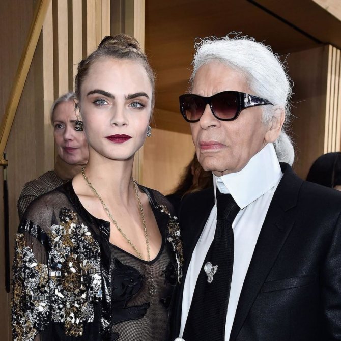 Фотомодель и актриса Cara Delevingne и дизайнер одежды Карл Лагерфельд