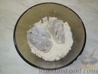 Фото приготовления рецепта: Куриная печень, запечённая с яблоками и луком - шаг №3