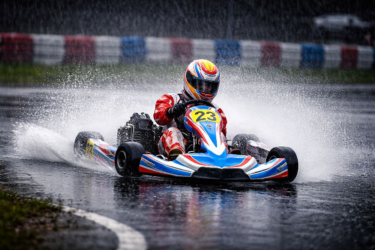 Kart Park - previsão de chuva e ultrapassagens