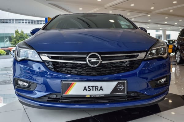 Opel Astra Hatchback 1 4a Turbo With Intellilux Led Buy New Cars Online Ucars Singapore