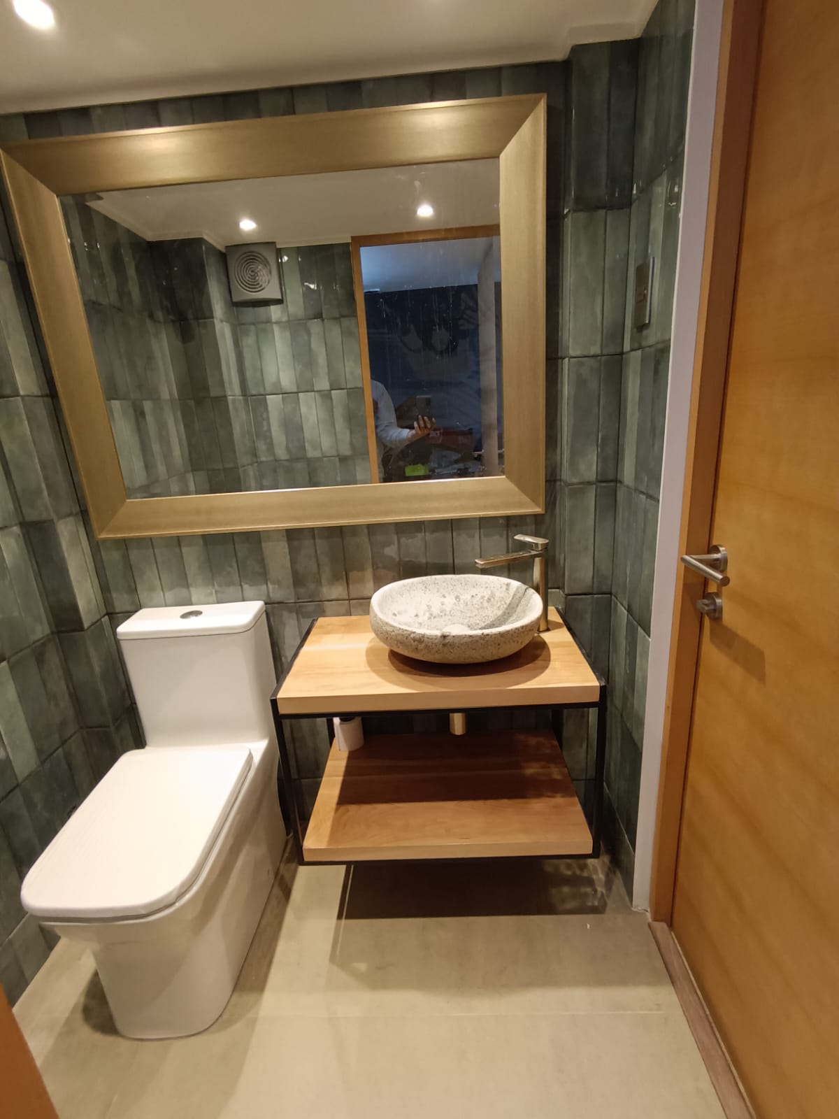 Baño de Autor con Revestimiento Artesanal