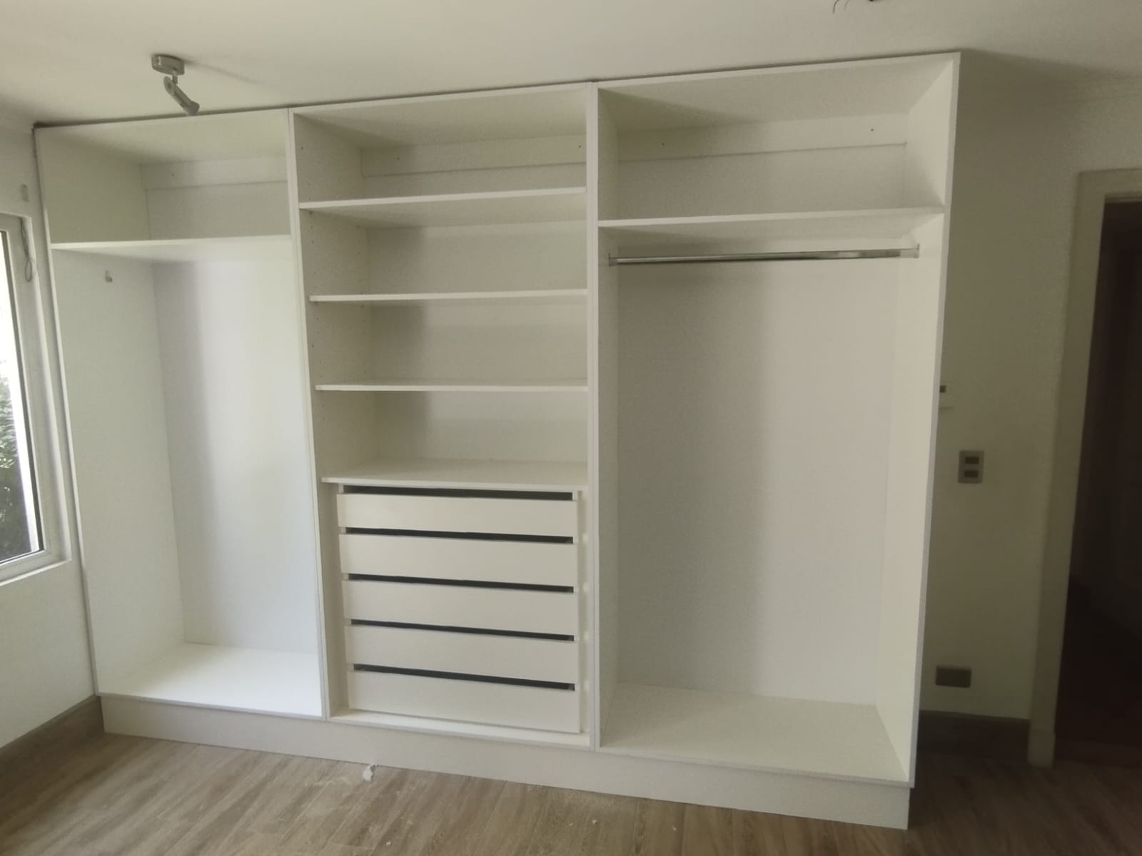 Closet a Medida en Blanco