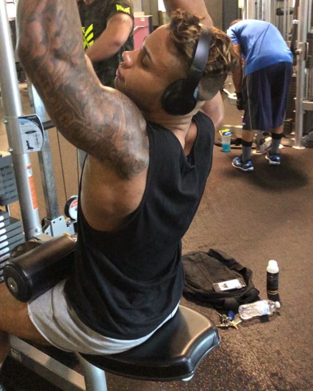 rashon_pickettboyzz: ?All DELTS NO BELTS? • #squats #legdayworkout # dna #Campmayhem #power #fitspo #motivation #fitne