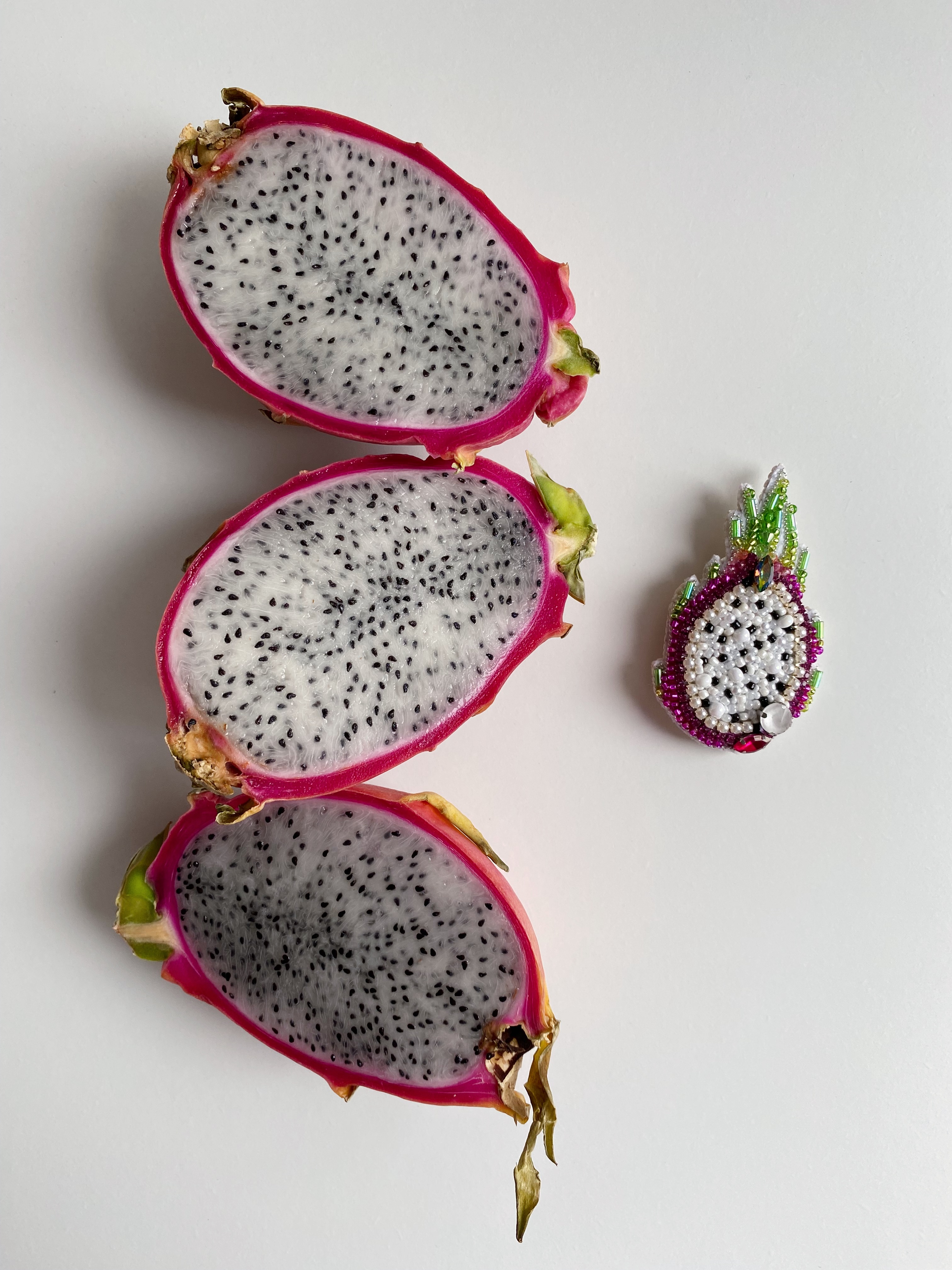 Handmade Beaded Brooch Dragon Fruit - Image 5
