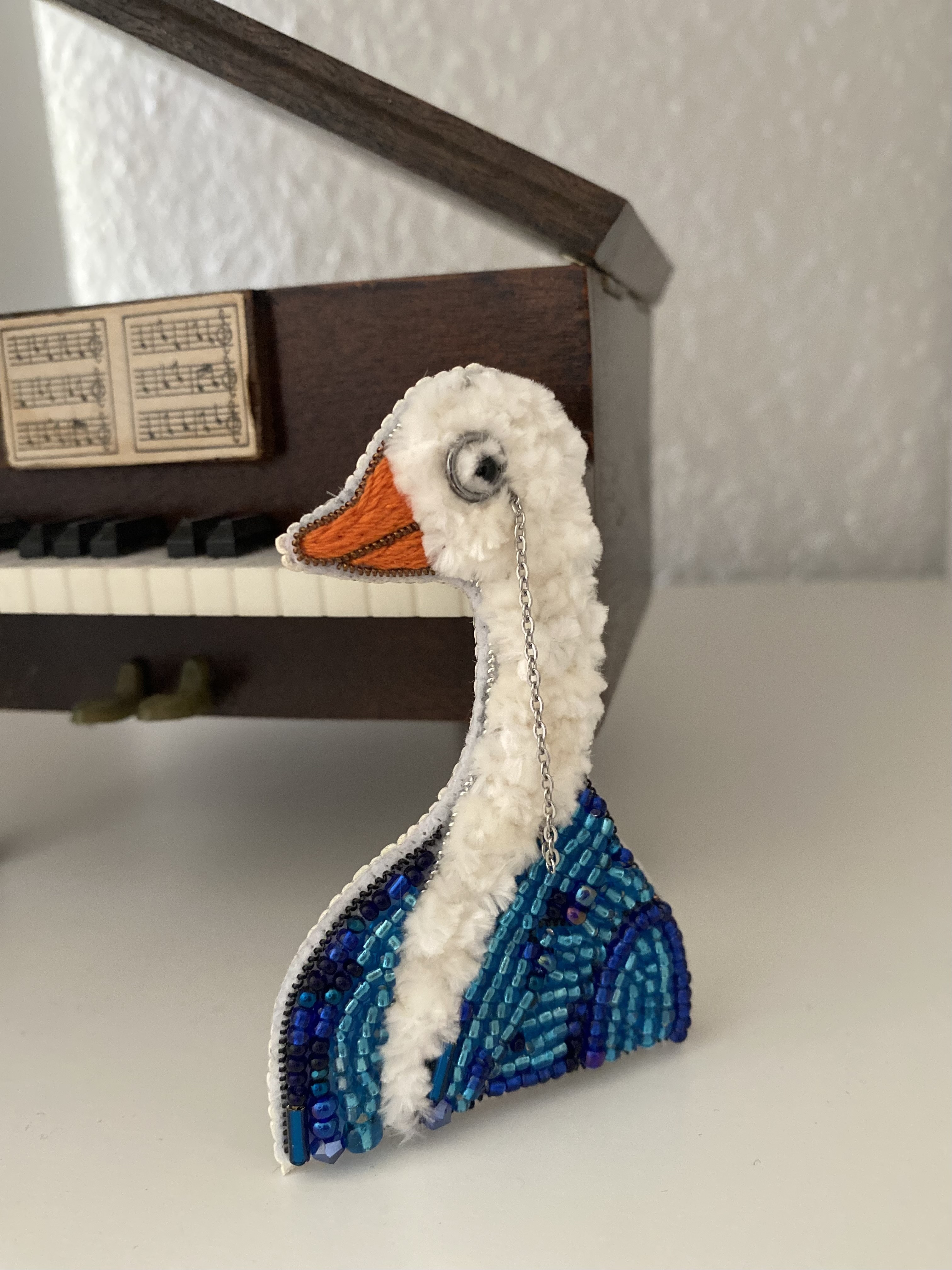 Gentleman Goose Beaded Brooch Handmade - Image 4