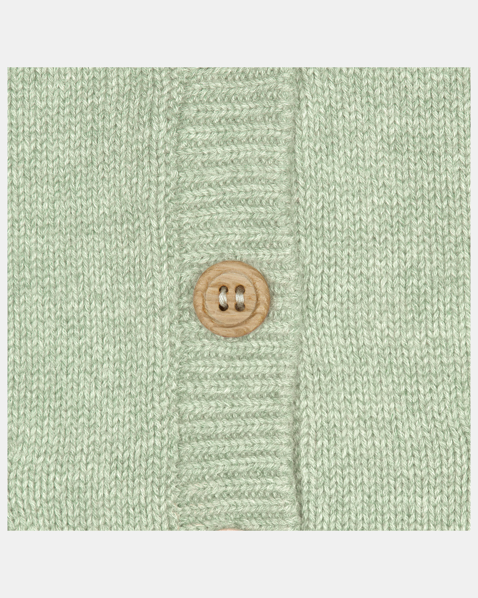 Vintage-Inspired Comfort with Everyday Durability