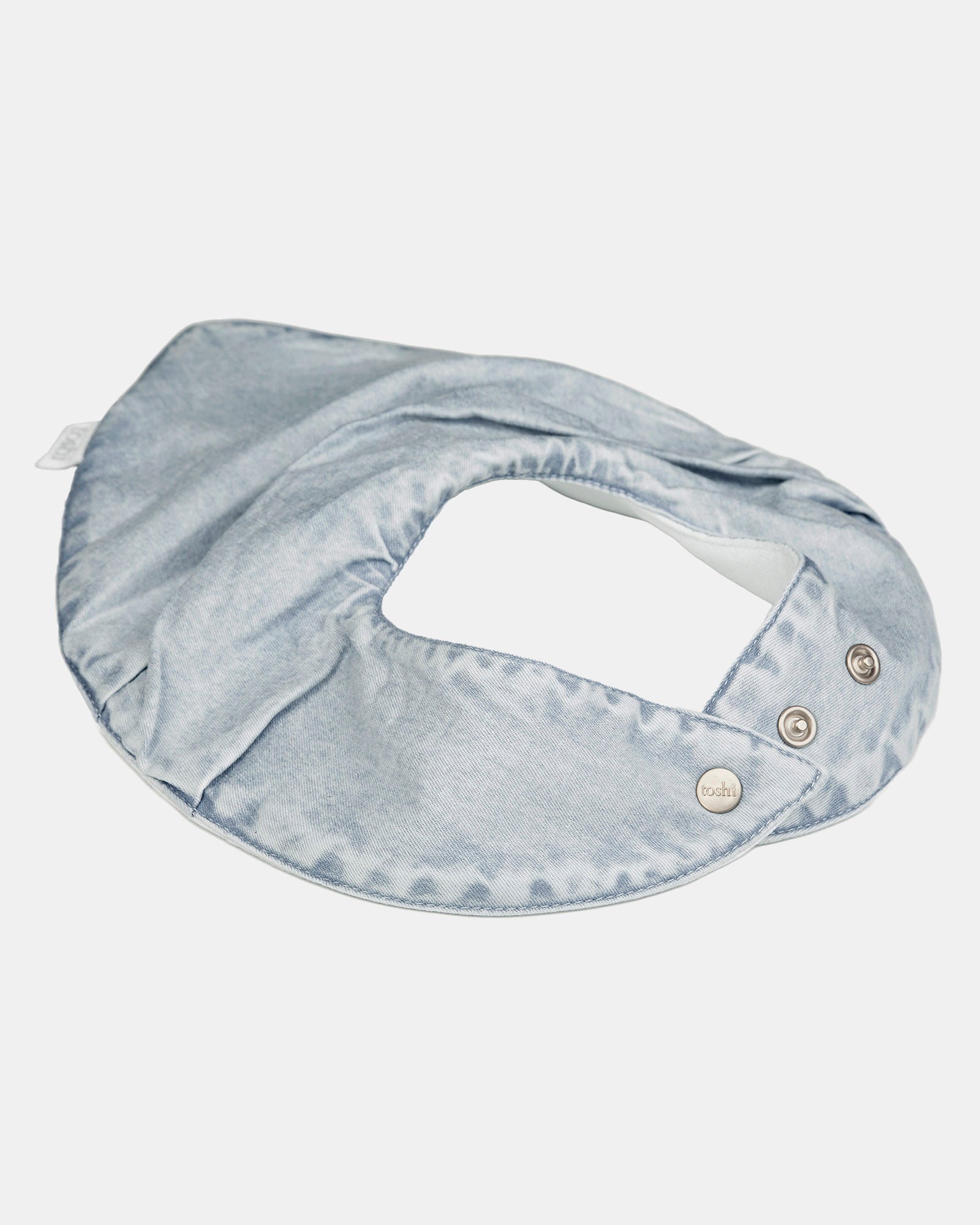 Adjustable Bib Grows Comfortably With Your Baby