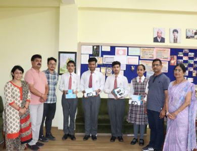 Top German Language Students Received Gift Hampers
