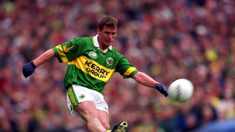 Dara O Cinneide kicks a point in the 2000 All Ireland SFC Final replay.