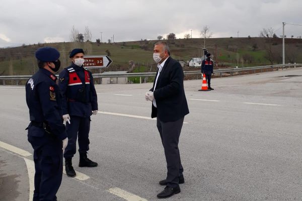 Belediye Başkanımız Ahmet Demir’den ilçe sınırında uygulama yapan jandarma ekiplerine ziyaret