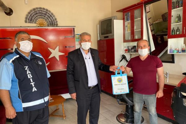 BERBER VE KUAFÖRLERE MASKE ve DEZENFEKTAN DAĞITIMI SÜRÜYOR