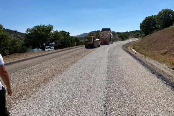 Kızılöz Mahallemizin Göksu Turizm Yolu bağlantı yolu asfaltlandı.