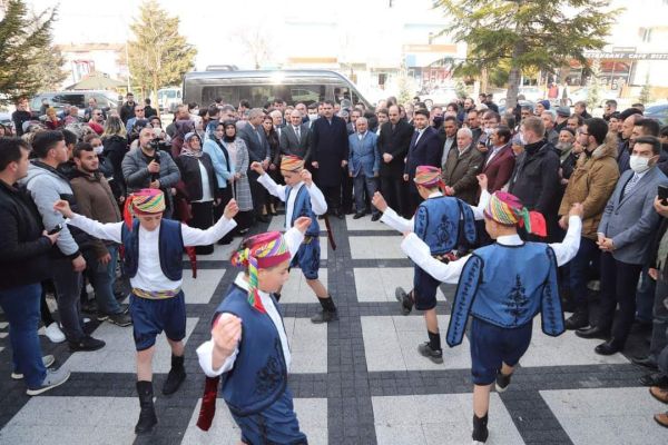 Bakan Kurum Güneysınır'ı ziyaret etti.