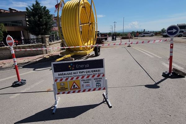 Güneysınır’da doğal gaz altyapısını genişletme çalışmaları başladı.