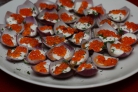 Канапе из лука и икры