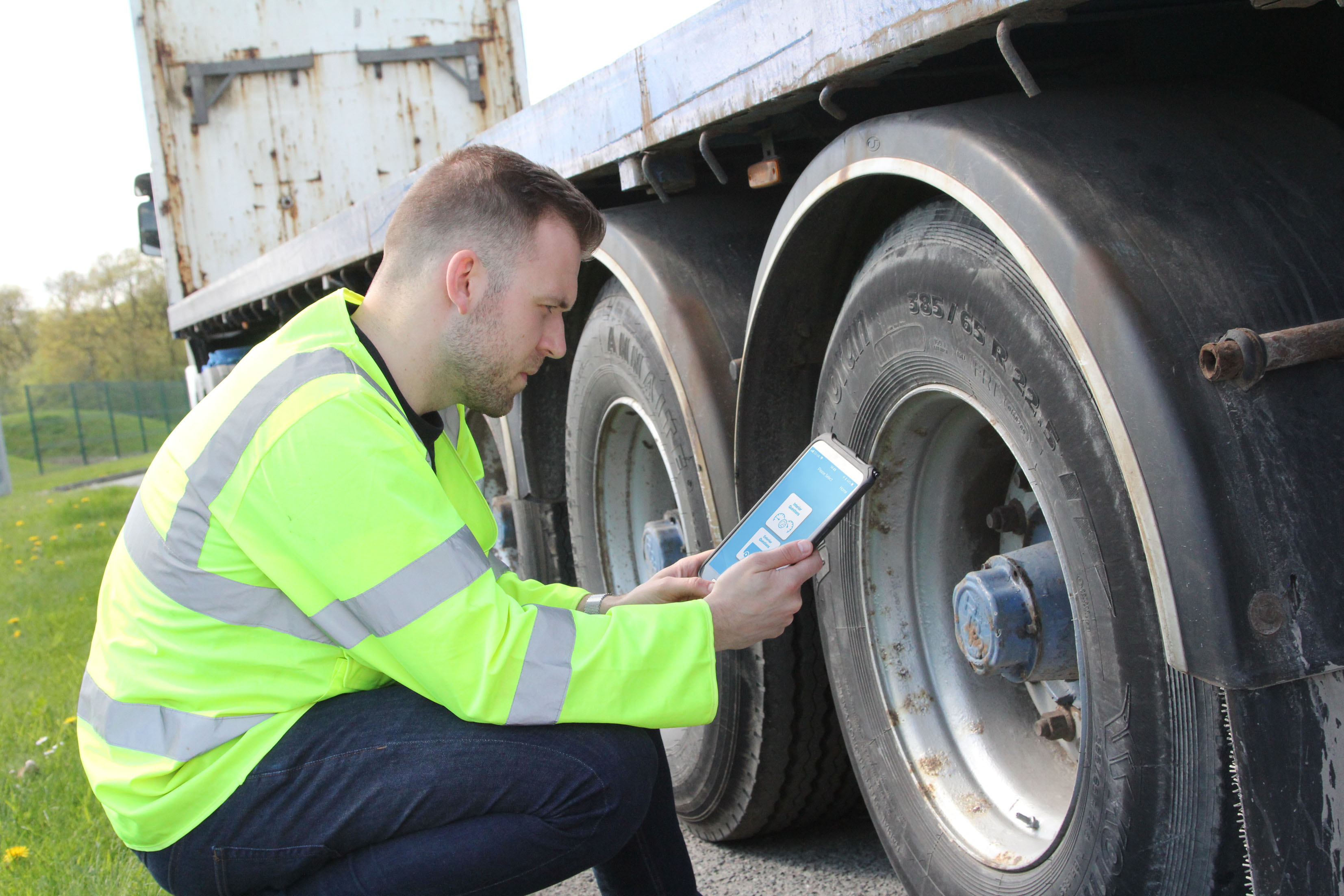 Kinesis vehicle tracking system and app