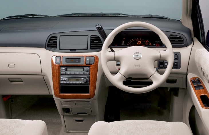 Интерьер минивэна Nissan Libery (M12), 1998–2004