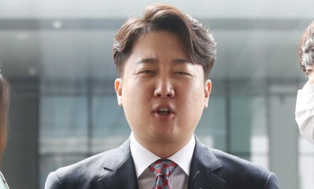 있지도 않은 창문을 그리워한 이준석, 샌델 교수 배경 착각 해프닝 다시 화제