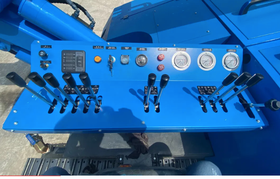 Yhl-400 Pile Driver Hot Sale Jumbo Machine Price Oil Drilling Equipment secondary image