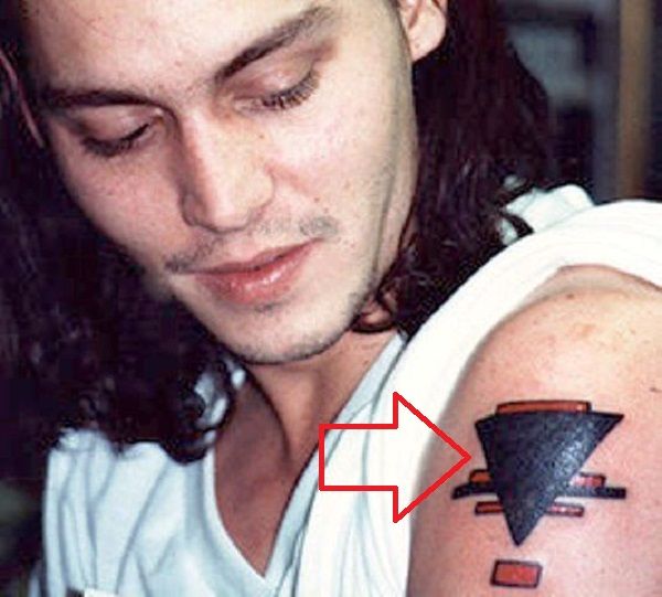 johnny depp-suprematism triangle tattoo