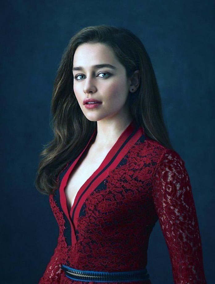 Эмилия Кларк (Emilia Clarke): Сливы, эро-сцены и проф. фотосессии.